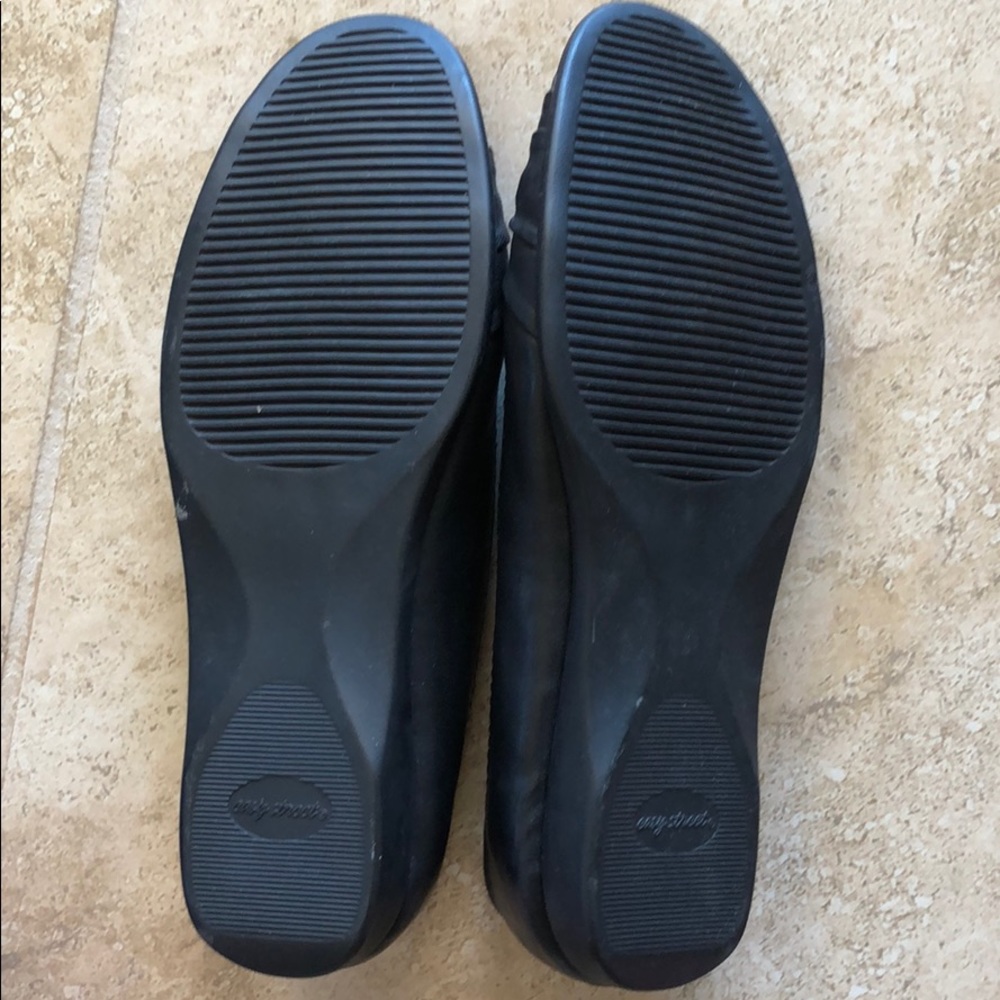 Shoes - Picture 3 of 4